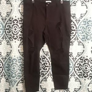 NWOT Distressed skinny jeans